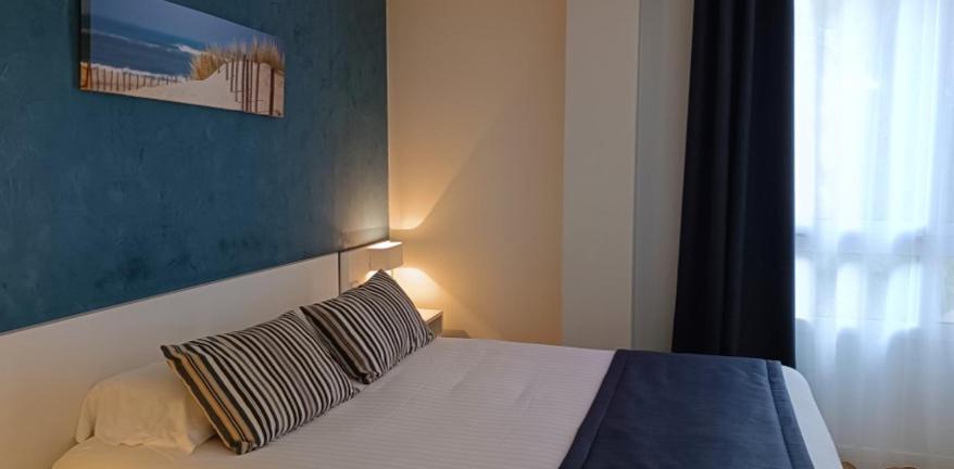 Pey La Tour - Logis Hotels & Restaurant Salleboeuf Rum bild